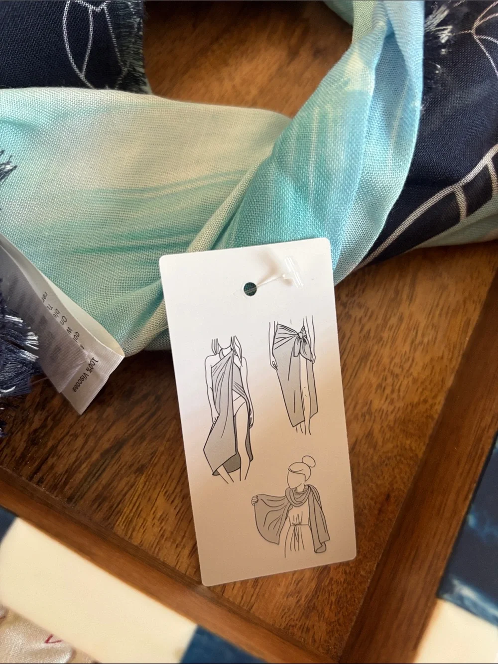 NWT Nordstrom Navy/Aqua/White Botanical Abstract Motif Women's Scarf/Pareo